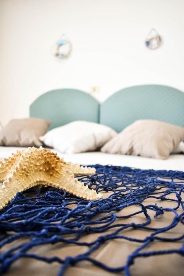 Hotel Embassy Pesaro Esterno foto