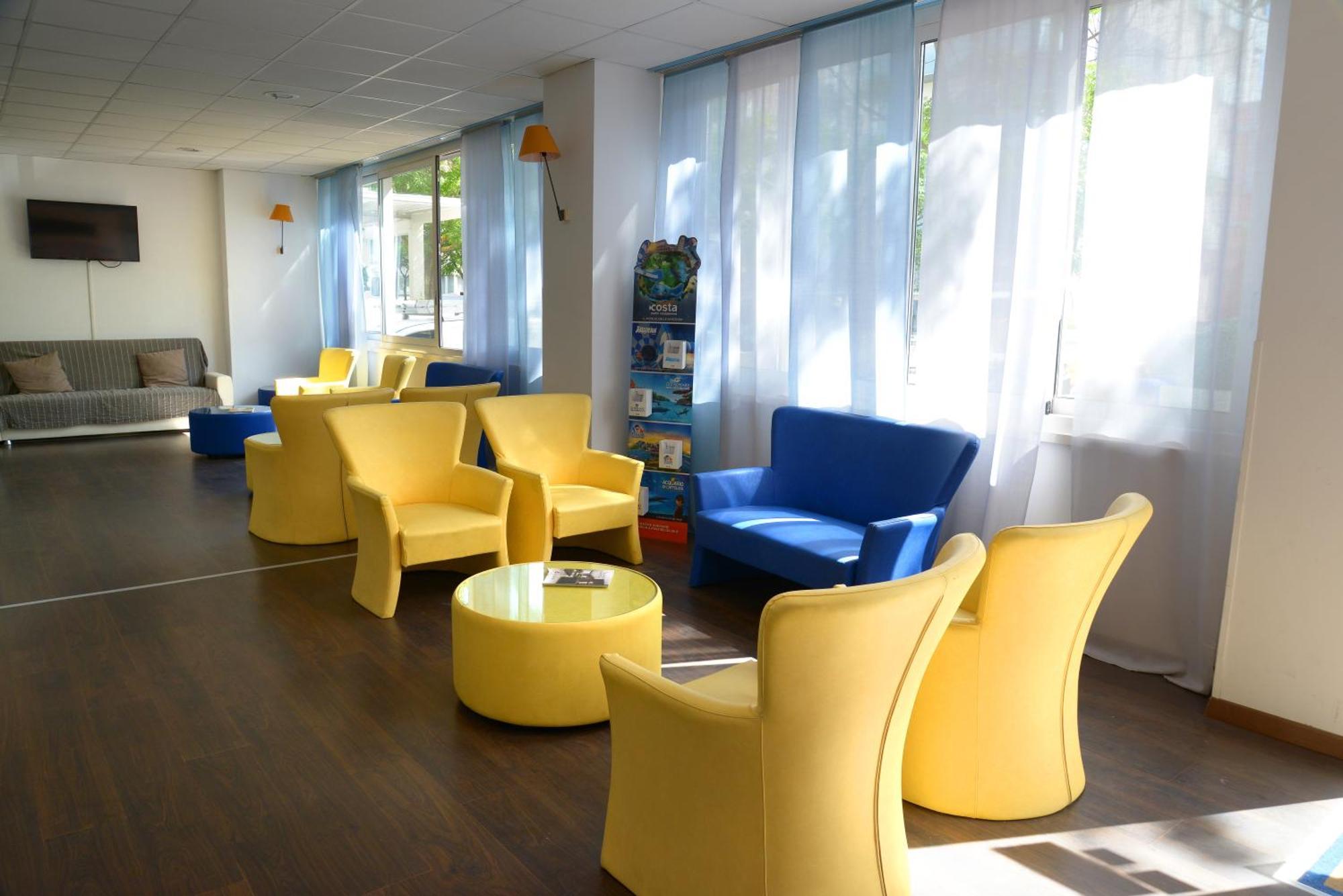 Hotel Embassy Pesaro Esterno foto